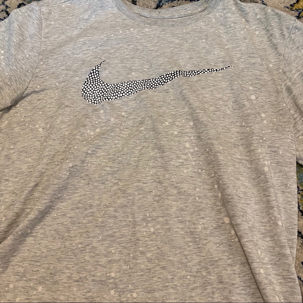 Nike Slightly Cropped Top - Picture 3 of 5